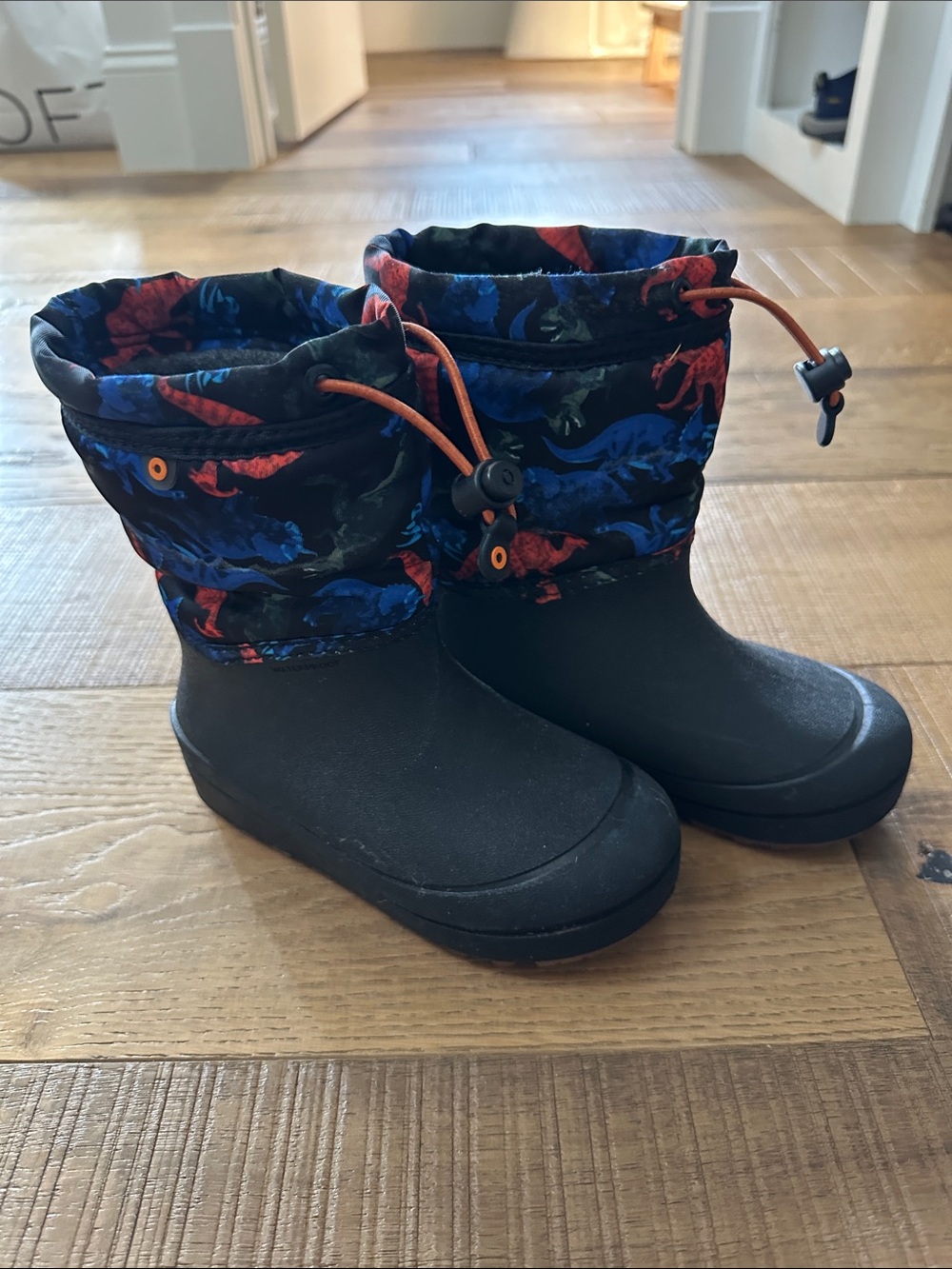 Bogs Kids Winter Snow Boots with Blue & Red Dinosaur Print Size 12
